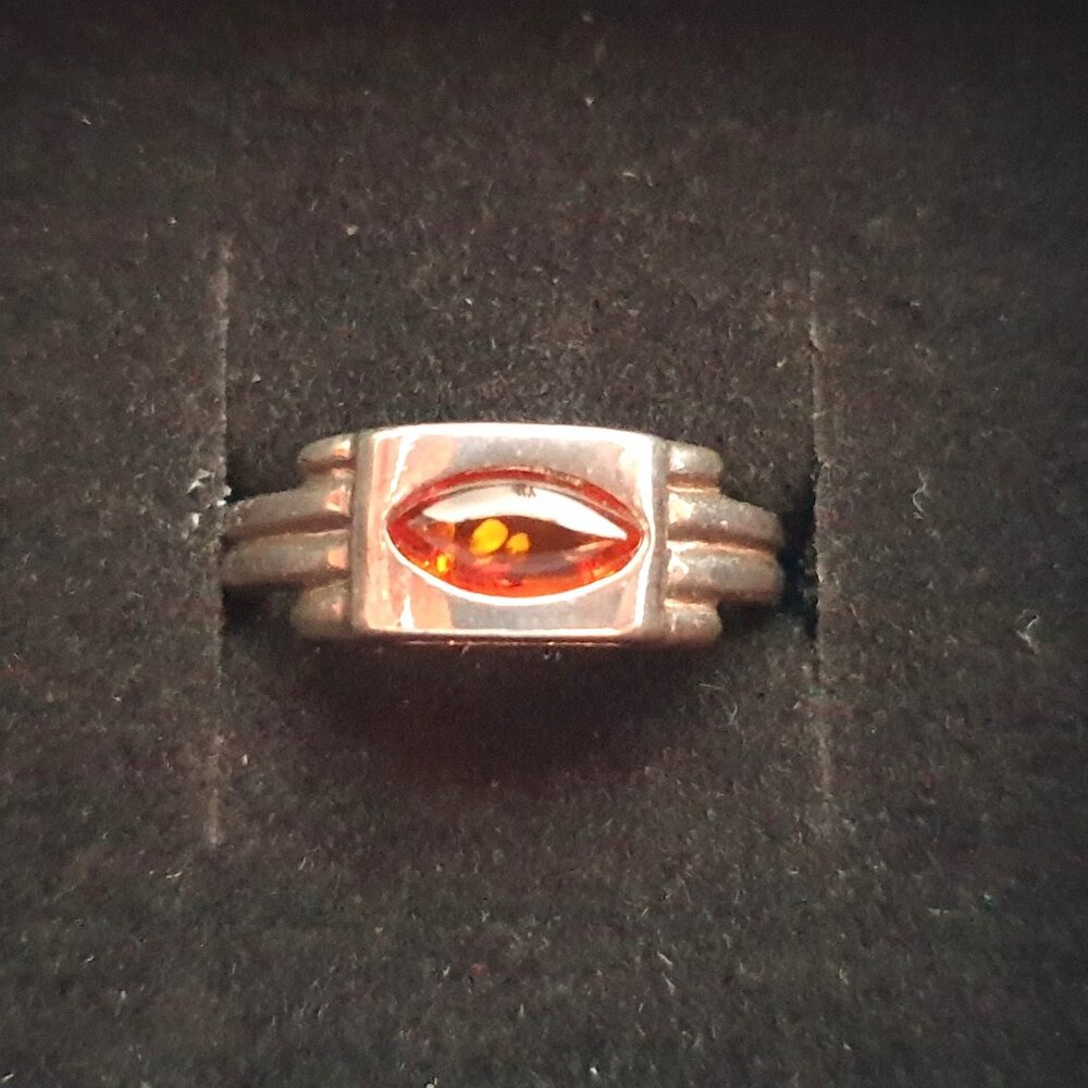 Elegant Baltic Amber 925 Sterling Silver Ring